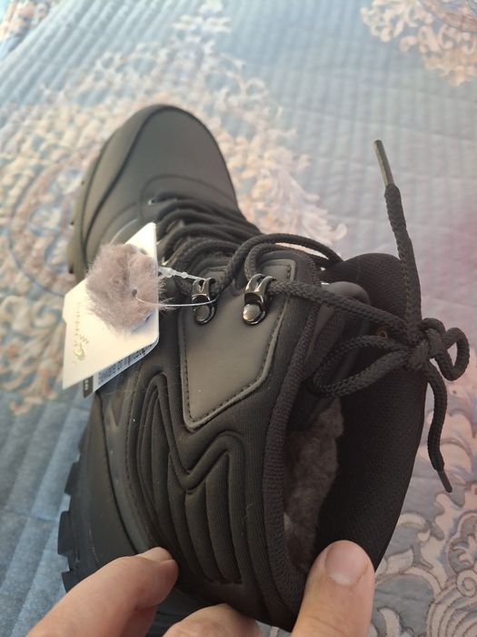 Продается зимние ботинки