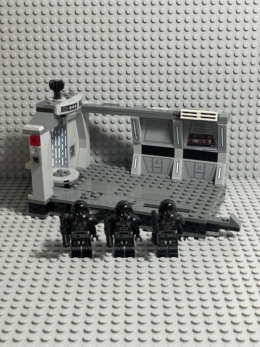 LEGO Star Wars 75324 death trooper attack