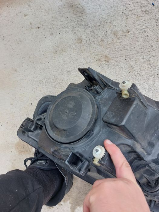 Десен фар VW CADDY 2010 - 2015