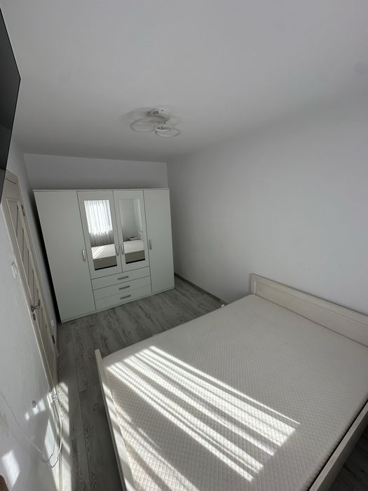 Apartament 3 camere de închiriat