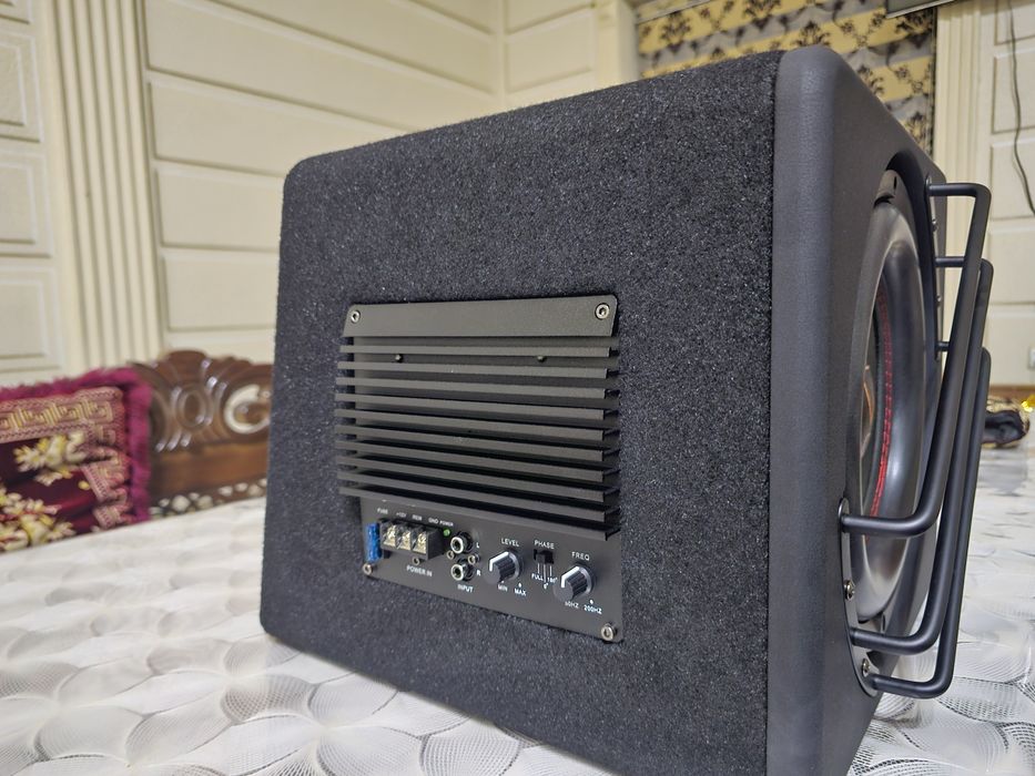 JBL kalonka sotiladi usiliteli ozida 1oy ishlatilgan yangi