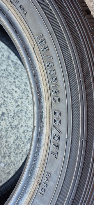 4 anvelope iarna Falken 195/60/16 C Pretul este pe bucata.