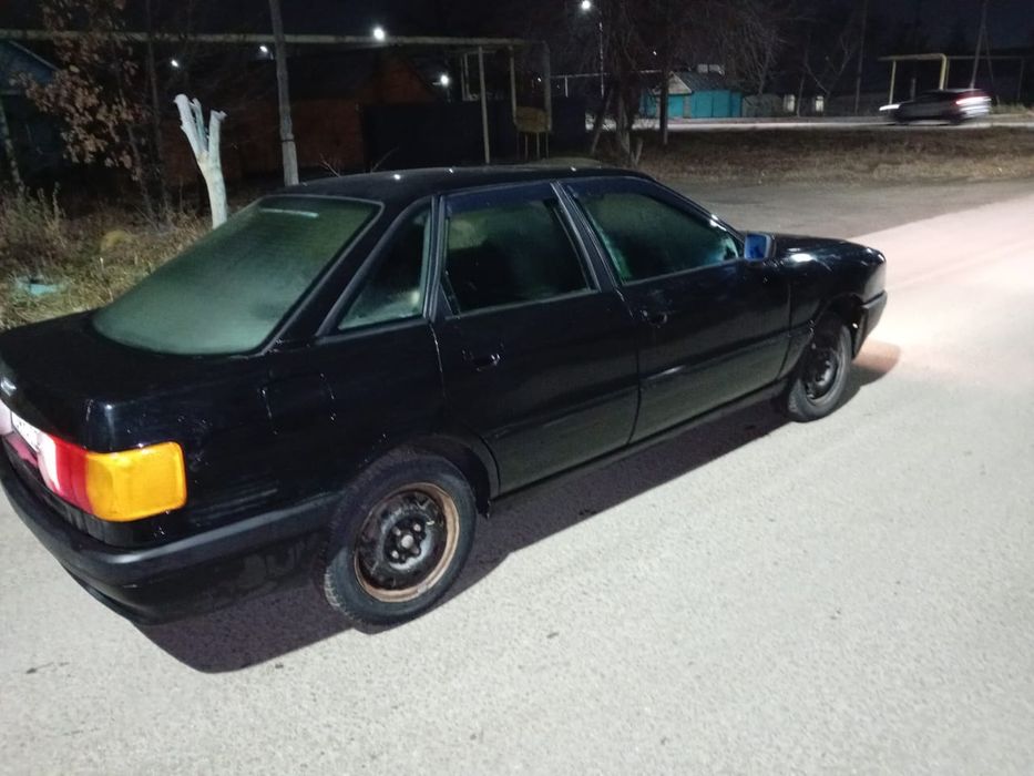 Продам Audi 80..