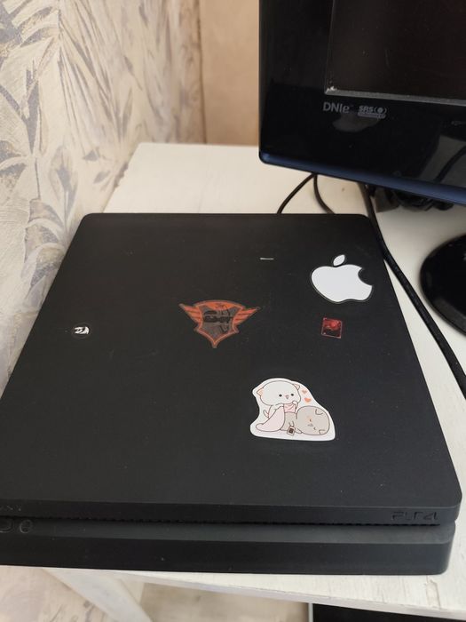 Прлдам PS4 slim игры три джостика