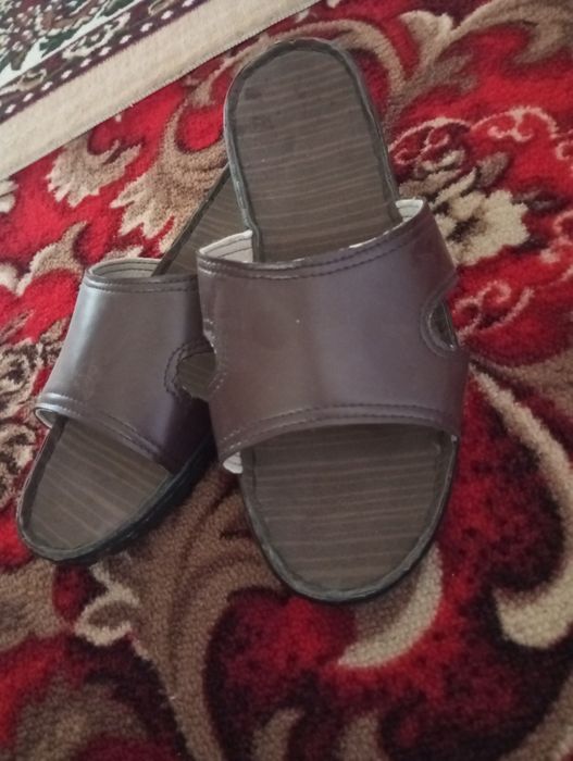 Qoʻl mehnati bilan yaratilgan sifatli oyoq kiyim