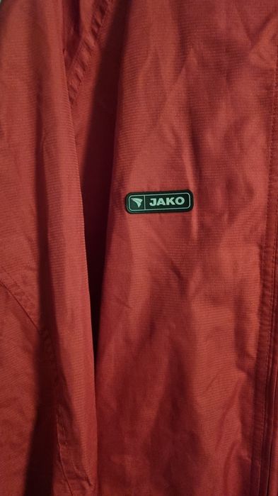 Спортно яке червено