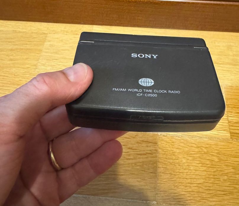Sony world time clock radio ICF-C2500, miniatural, rar, de colectie