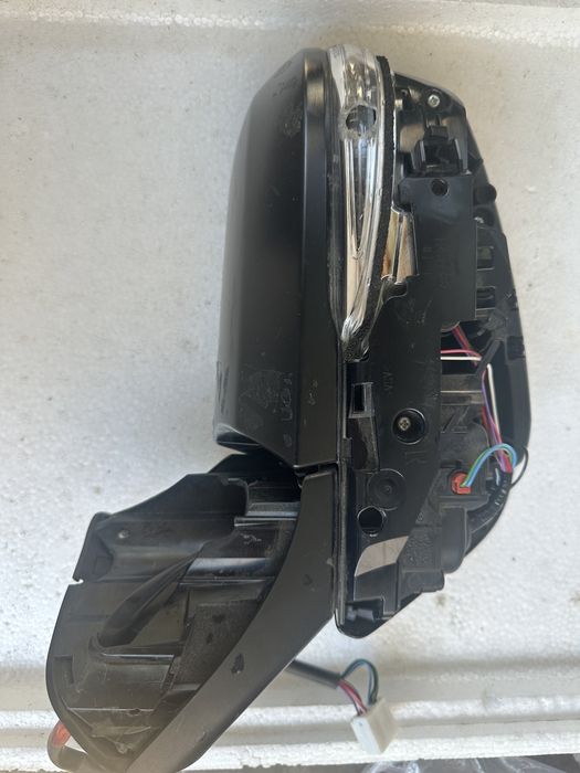 Боковое зеркало Rav4