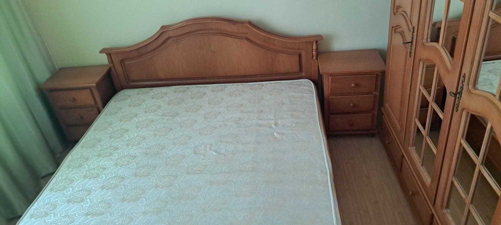 Mobilier  clasic de dormitor  din lemn masiv