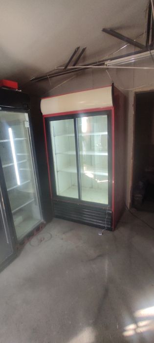 Холодильник стеклянный