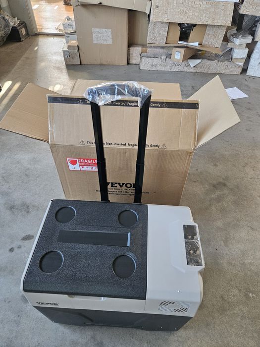 Компресорен хладилник-фризер за къмпинг