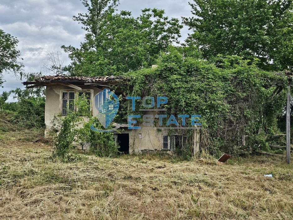 Парцел в регулация на главен път Русе - В. Търново в село Поликраище,