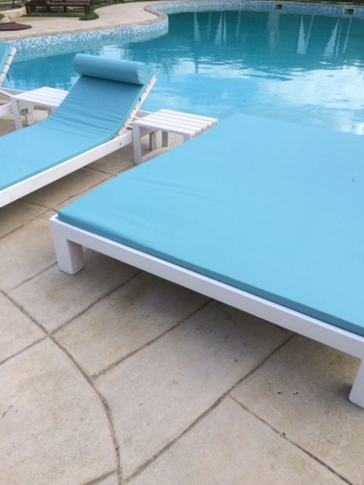 sezlong piscina plaja gradina