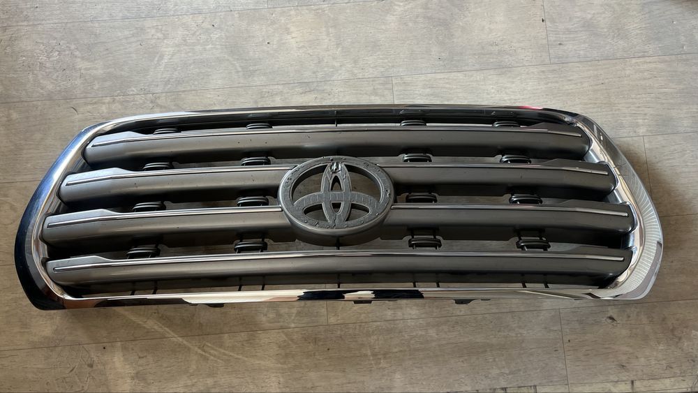Решетка от Toyota Land Cruiser 200 год 2007 до 2012