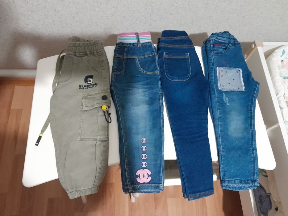 Продам джинсы на 2-3 года