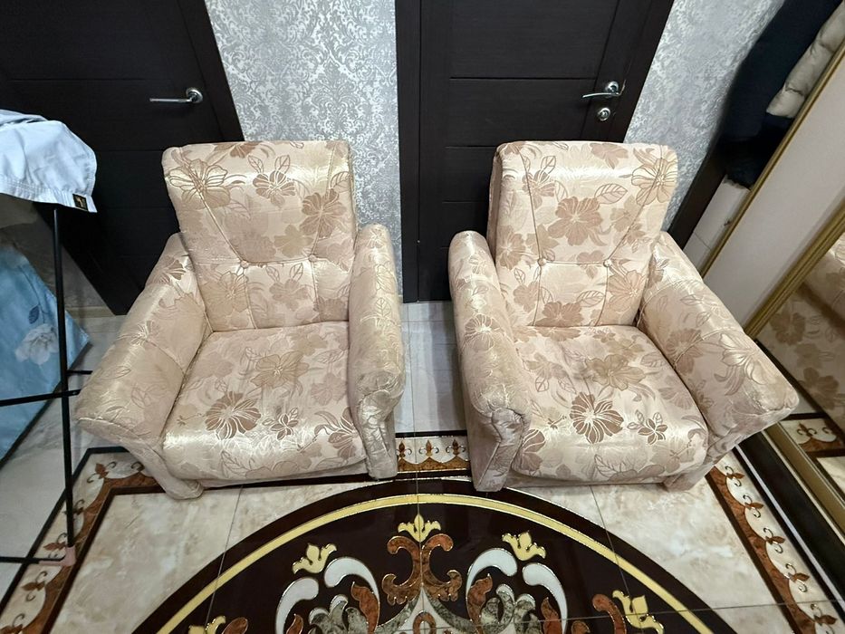 Диван и два кресла