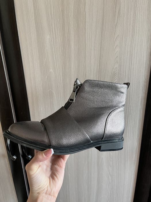 Продам ботинки женские