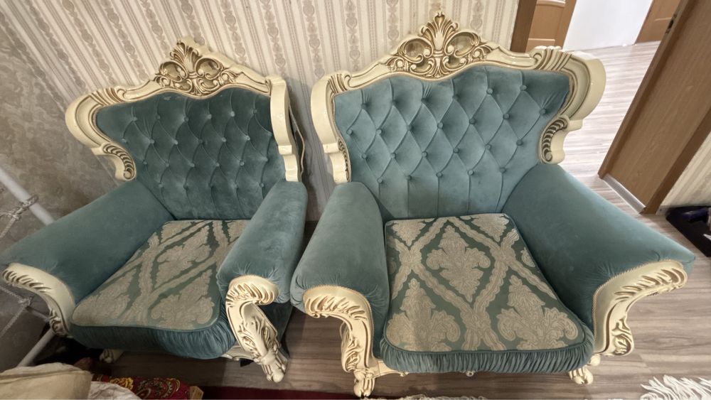 Диван и кресло , гостиной
