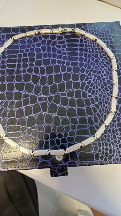 Frumos colier Argit masiv .