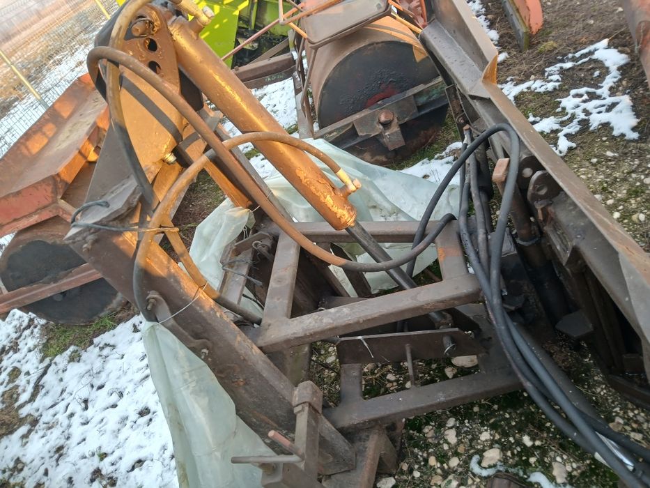 Lama zăpadă în fata la tractor