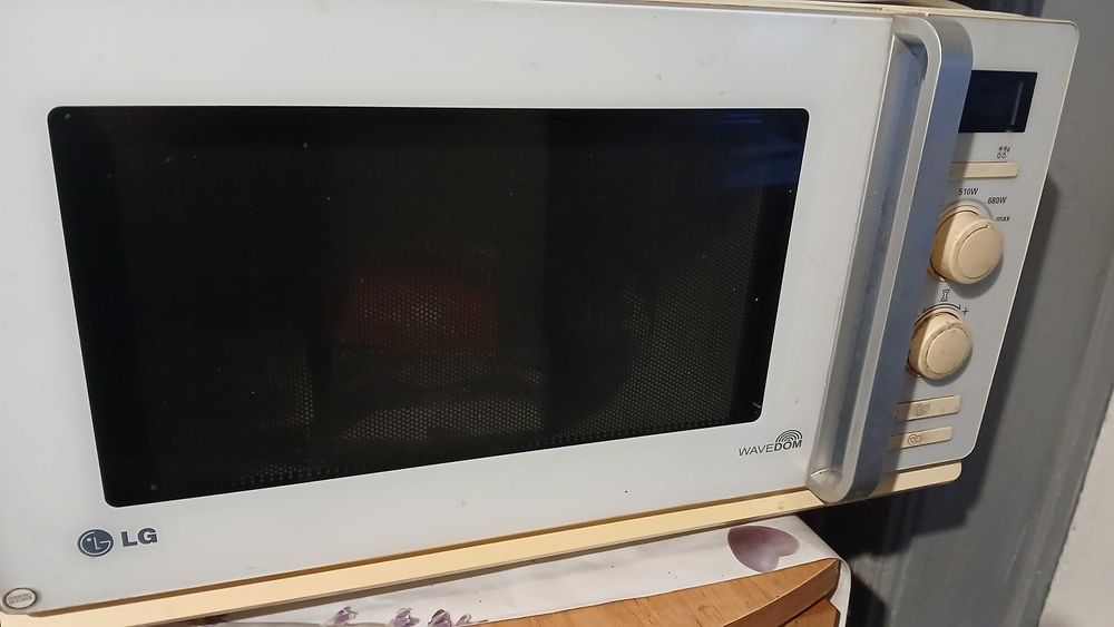 Vand cuptor defect cu microunde LG