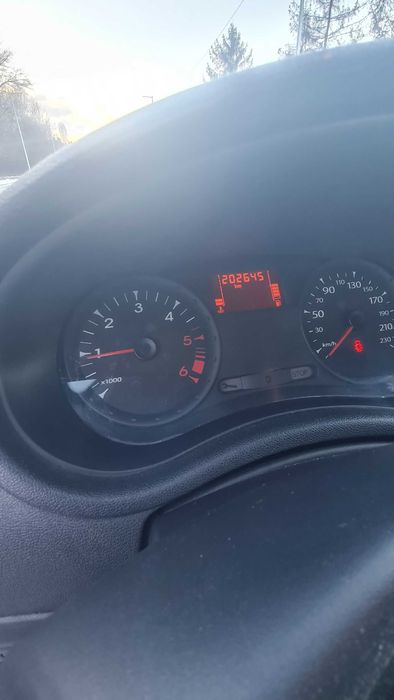 Употребяван Renault Clio 2011 бял дизел 202 000 км ръчна 75 кс Евро 5