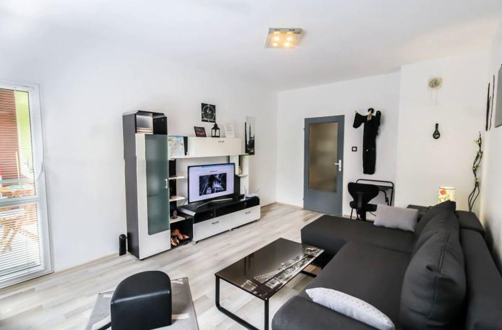 Дава се под наем Тристаен апартамент в София, Света Троица - 99 кв.м за 847.62 € - Снимка #1