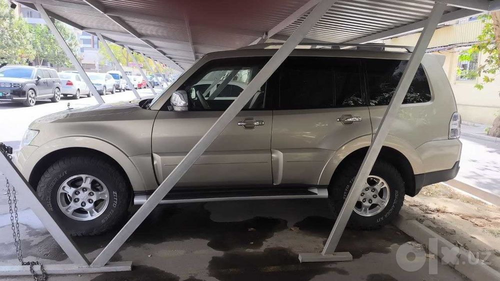 Автомобиль Mitsubishi Pajero