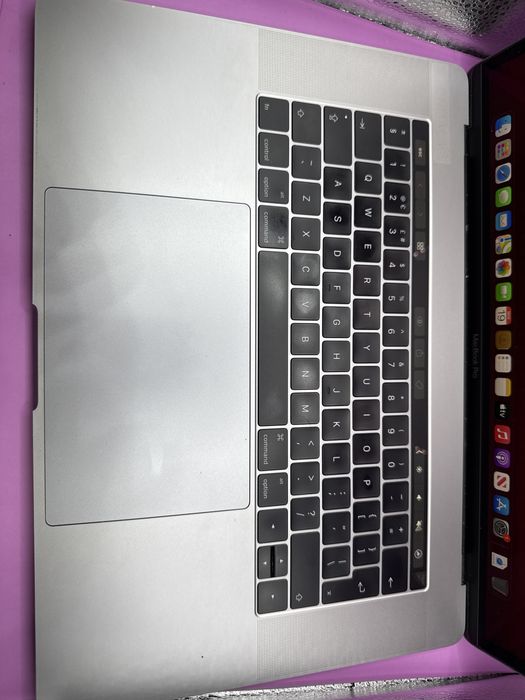 Macbook pro 2017 i7 256gb 16gb •Matei Amanet Crangasi•12357
