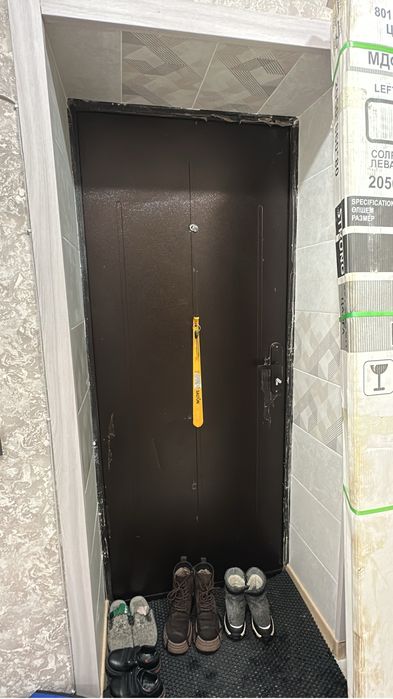 Продам дверь входную дешево