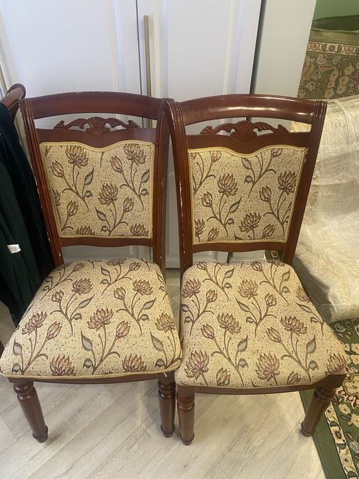 Продается стол со стульями