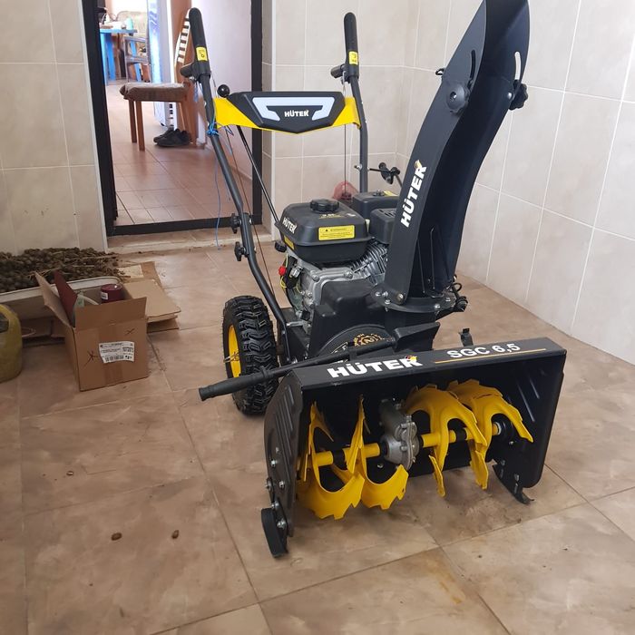 Продам снегоуборщик Huter