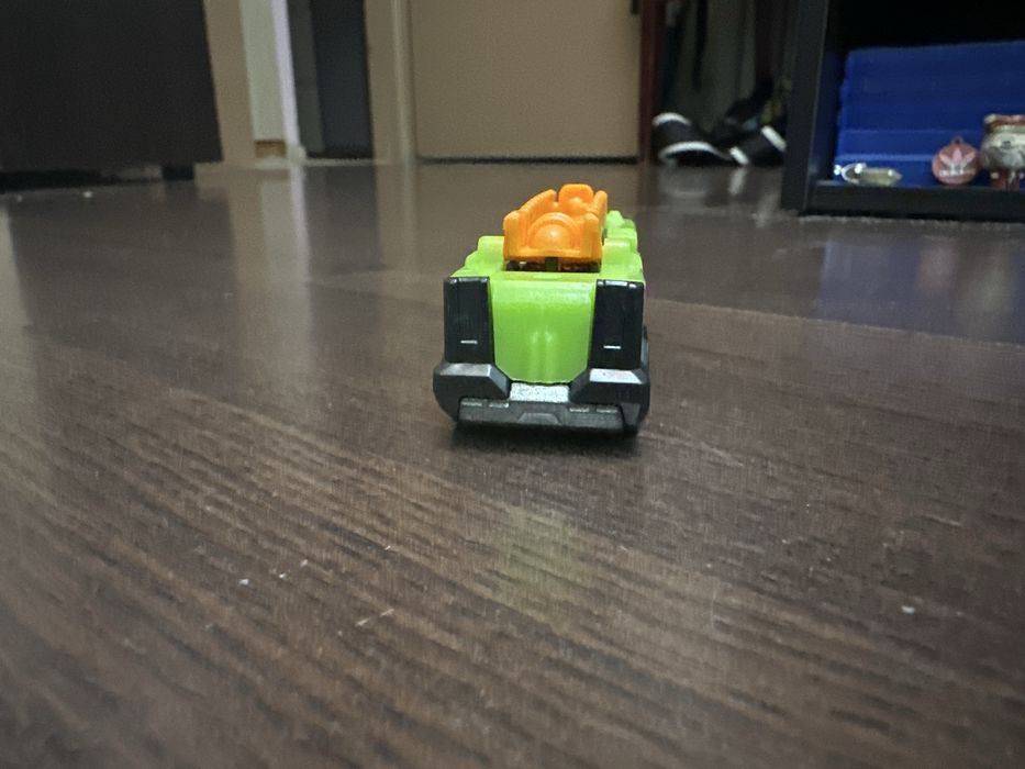 Продавам Hotwheel бус