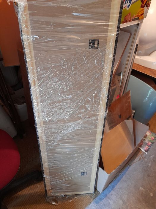 Огледало с рамка от дърво