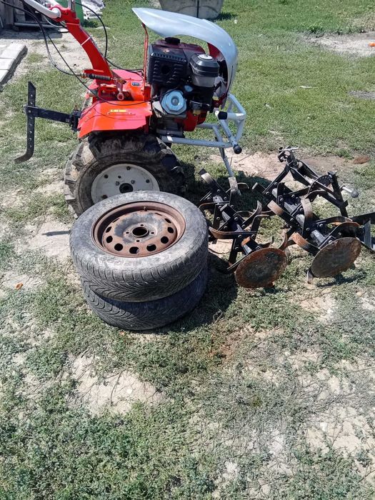 Vând motocultor este de 13 cai