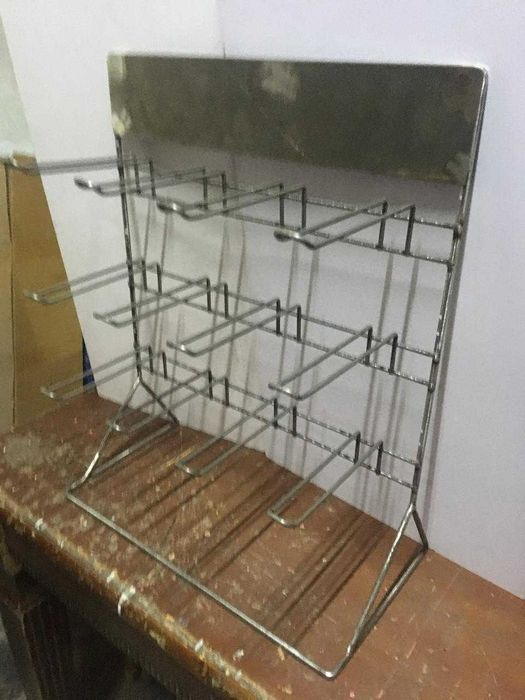 полки стеллажи витрины