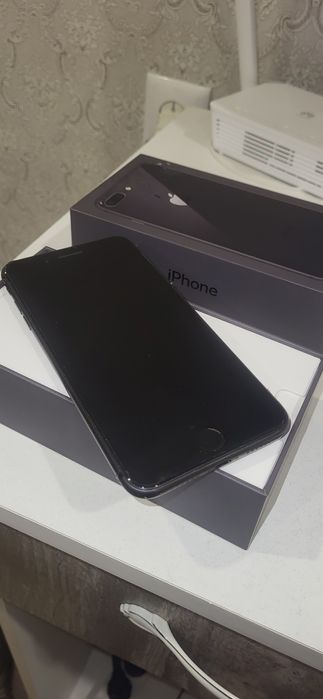 Продам Айфон 8 плюс