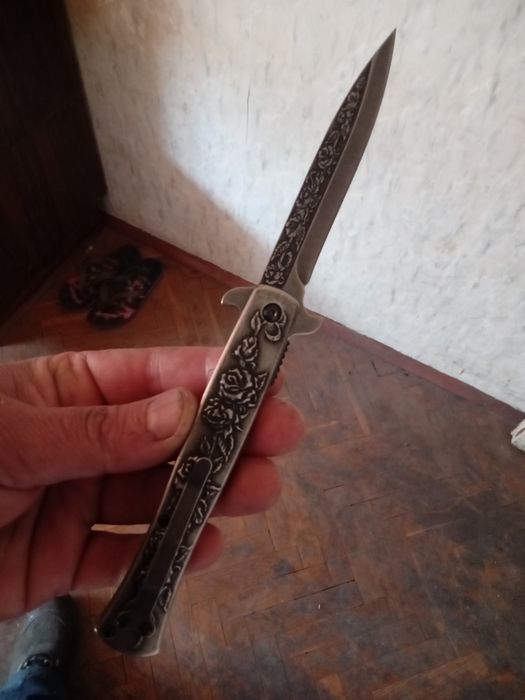 Продавам сгъваем нож