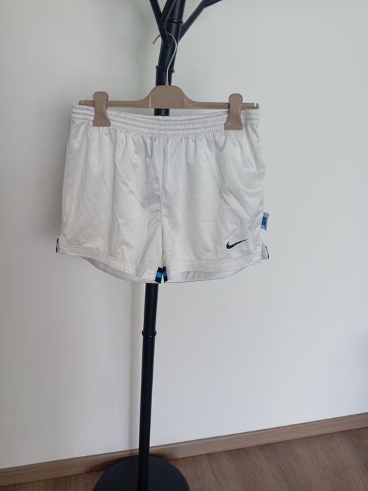 Vând pantaloni scurți foarte lejeri