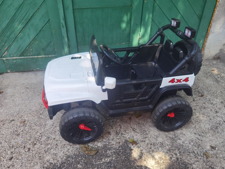 Акумулаторни джипове