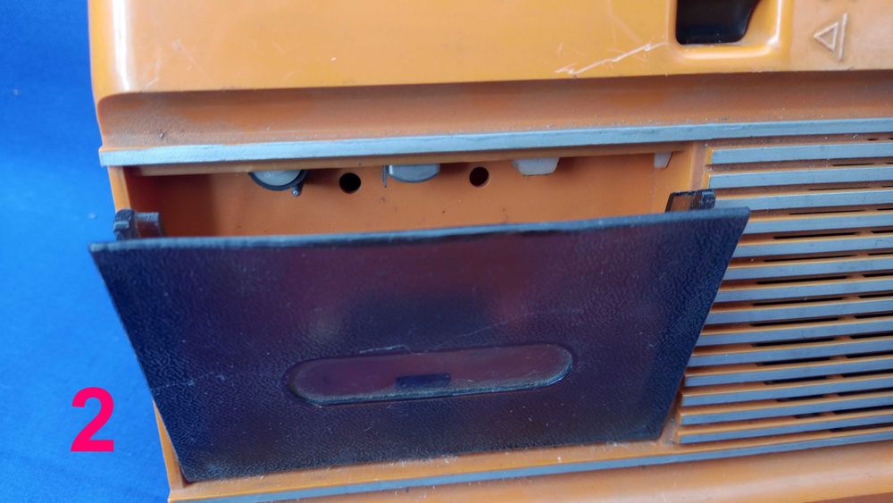 Първия български произведен касетовфон Монтана, работещ