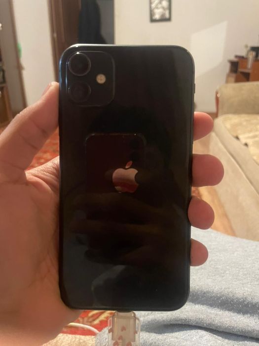 Продам айфон 11 .