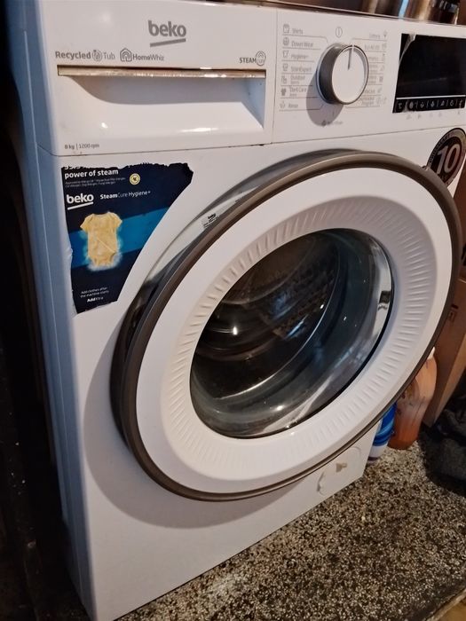 Продавам пералня Beko в добро състояние  още е гаранционна.