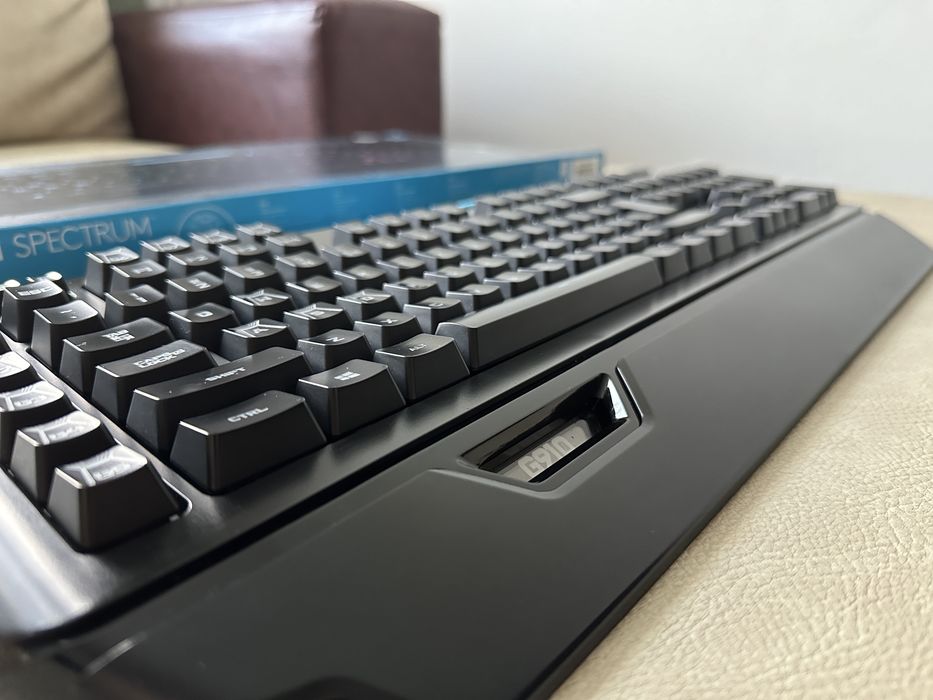 Клавиатура Logitech G910 механична геймърска RGB