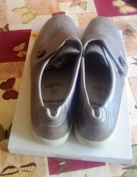 Продавам чисто нови ортопедични обувки Германия ЦЕНА 40лв.