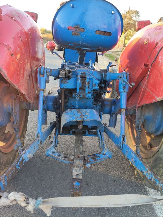 Vînd  tractor fiat 411