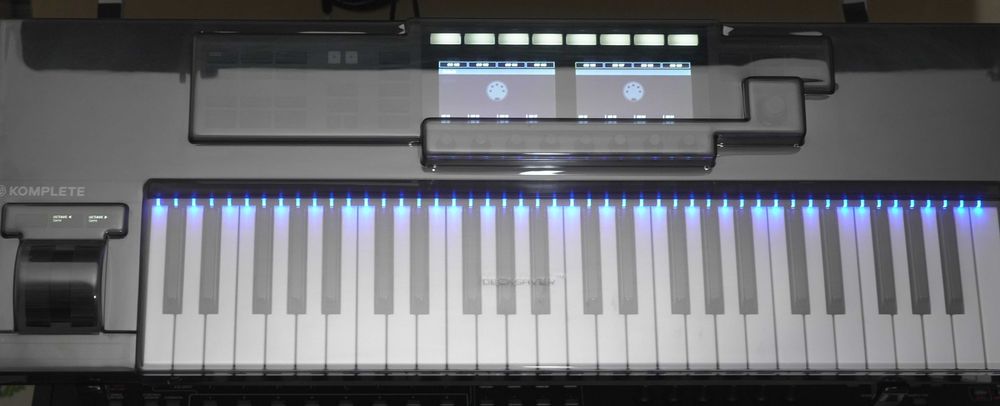 Komplete Kontrol S49 MK2 + Decksaver