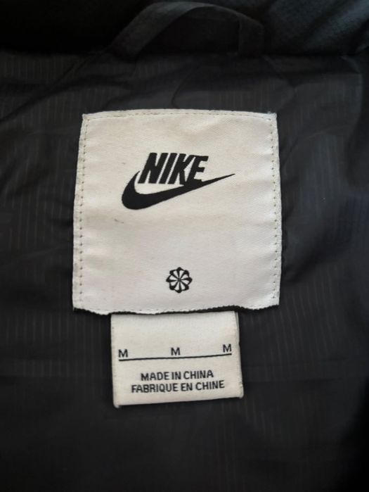 Мъжки черен елек Nike