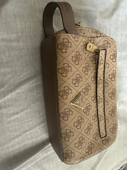 Чанта     GUESS