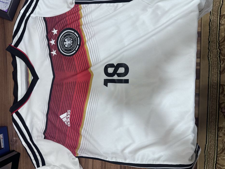 Продам футбольные формы (любые которые скажите)